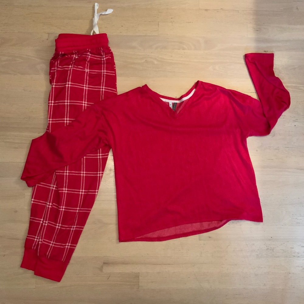 Red hot PJs! ❤️❤️❤️ Size XL, good condition, normal wear.